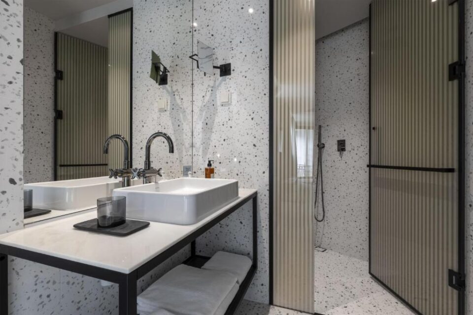 luxury bathroom